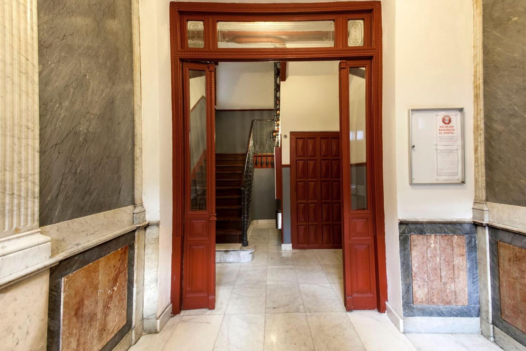 Apartamentos Day Madrid San Antonio Centro Gran Via Sol Malasana Екстер'єр фото
