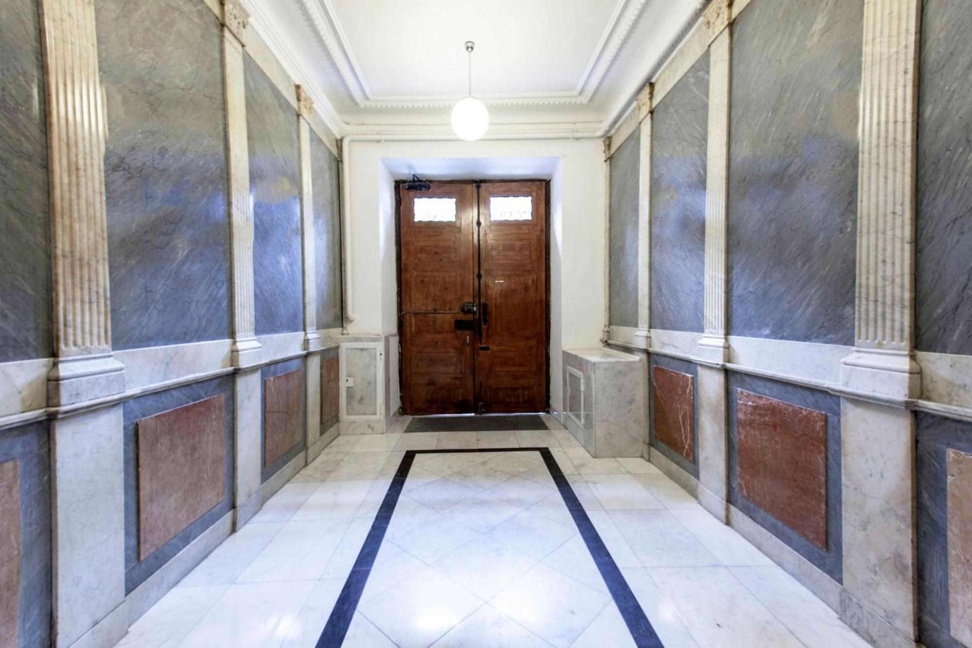 Apartamentos Day Madrid San Antonio Centro Gran Via Sol Malasana Екстер'єр фото