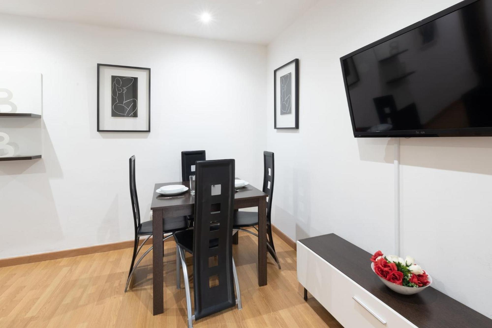Apartamentos Day Madrid San Antonio Centro Gran Via Sol Malasana Екстер'єр фото