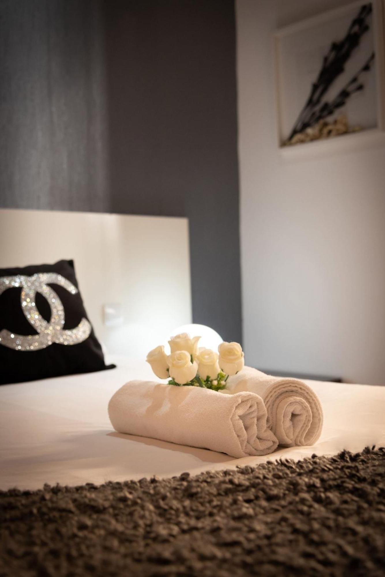 Apartamentos Day Madrid San Antonio Centro Gran Via Sol Malasana Екстер'єр фото