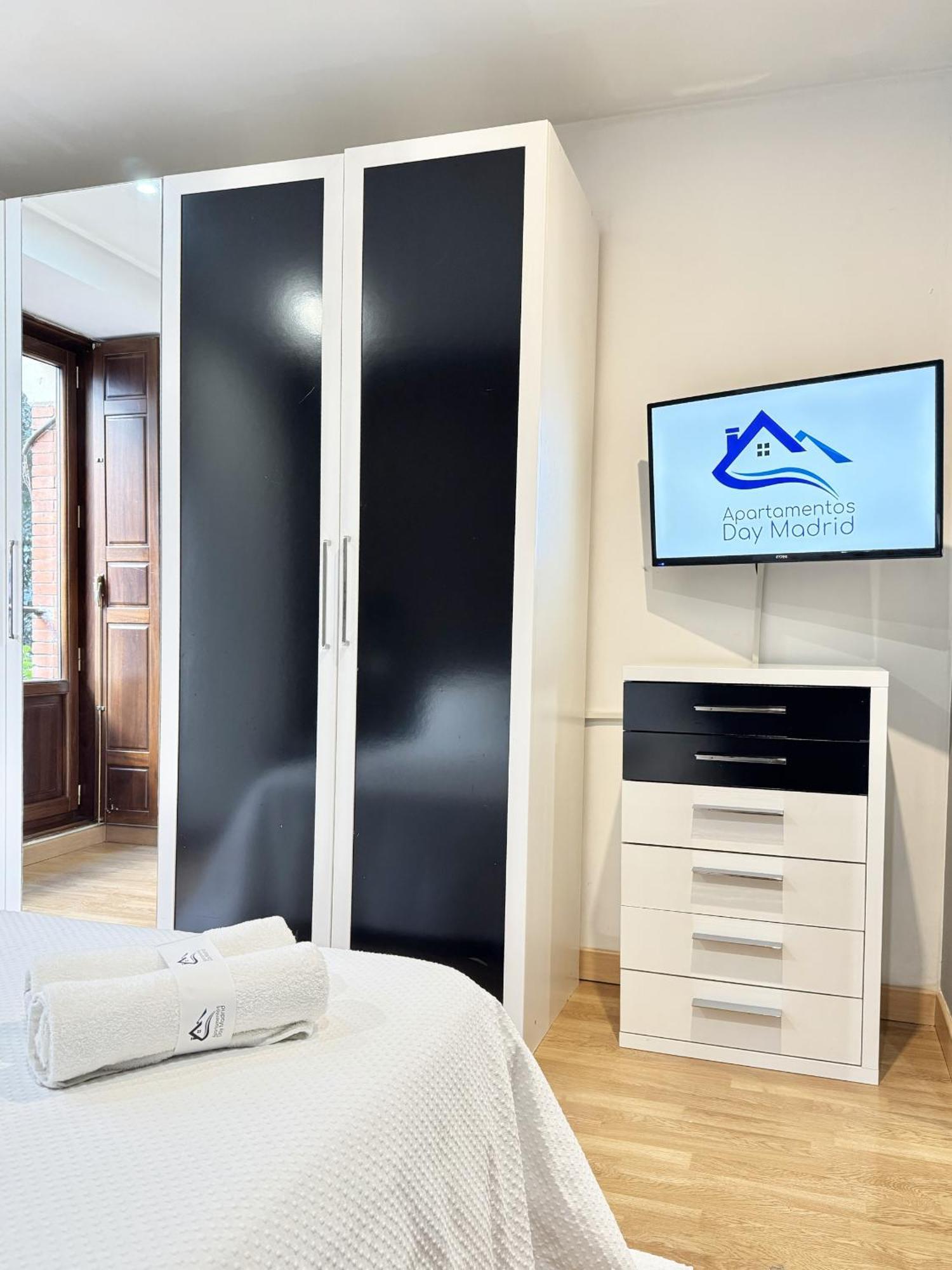 Apartamentos Day Madrid San Antonio Centro Gran Via Sol Malasana Екстер'єр фото